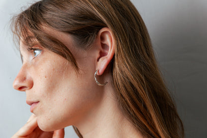 עגילי חישוק בינוני