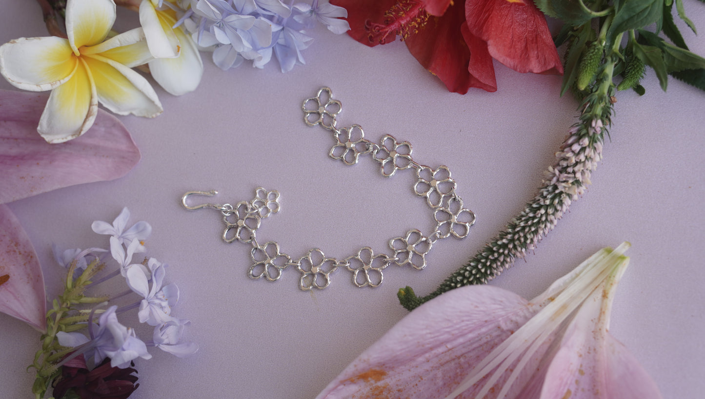 צמיד פרחים גדולים