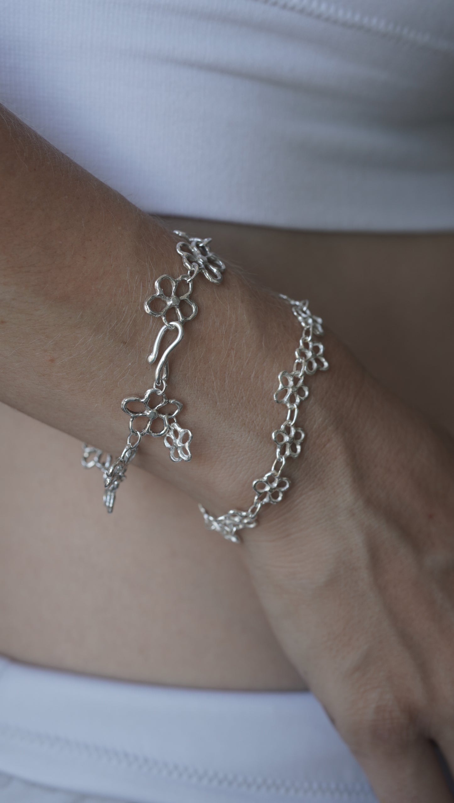 צמיד פרחים קטנים