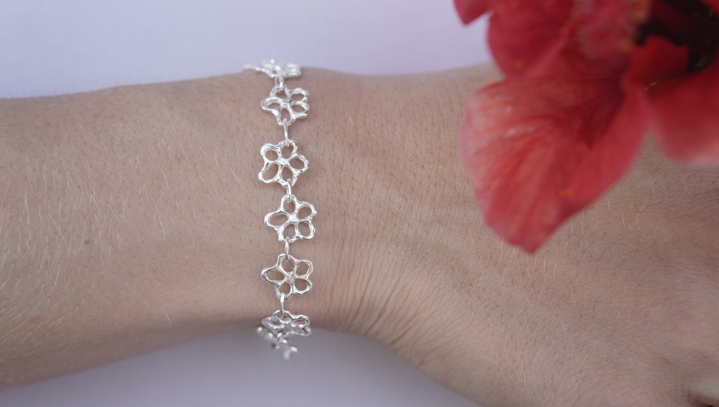 צמיד פרחים קטנים