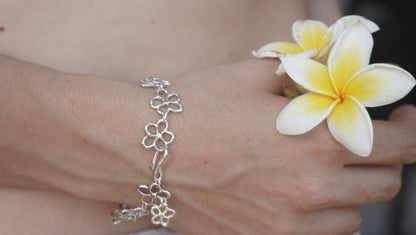 צמיד פרחים גדולים