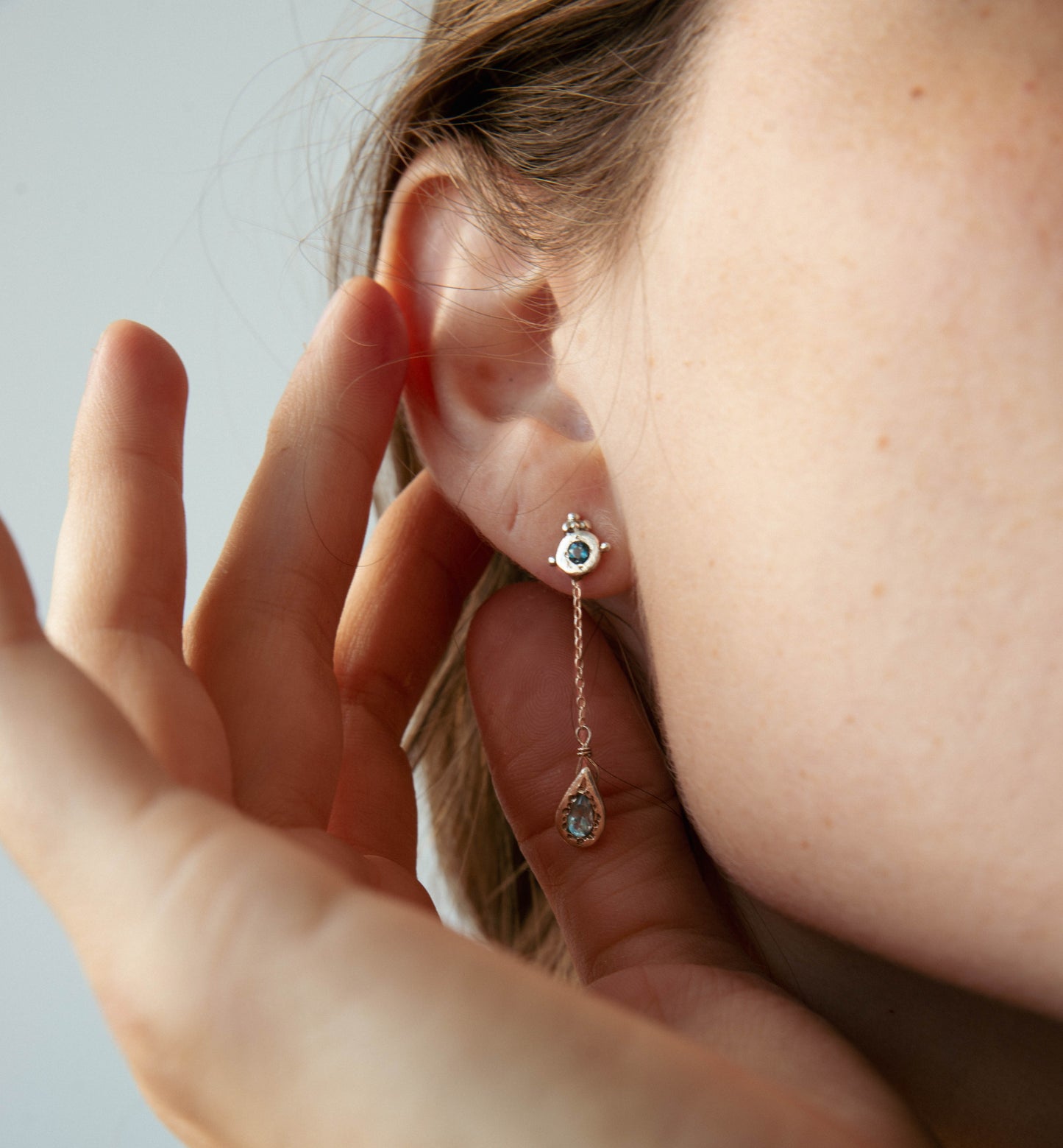 עגילי טיפות כחולות