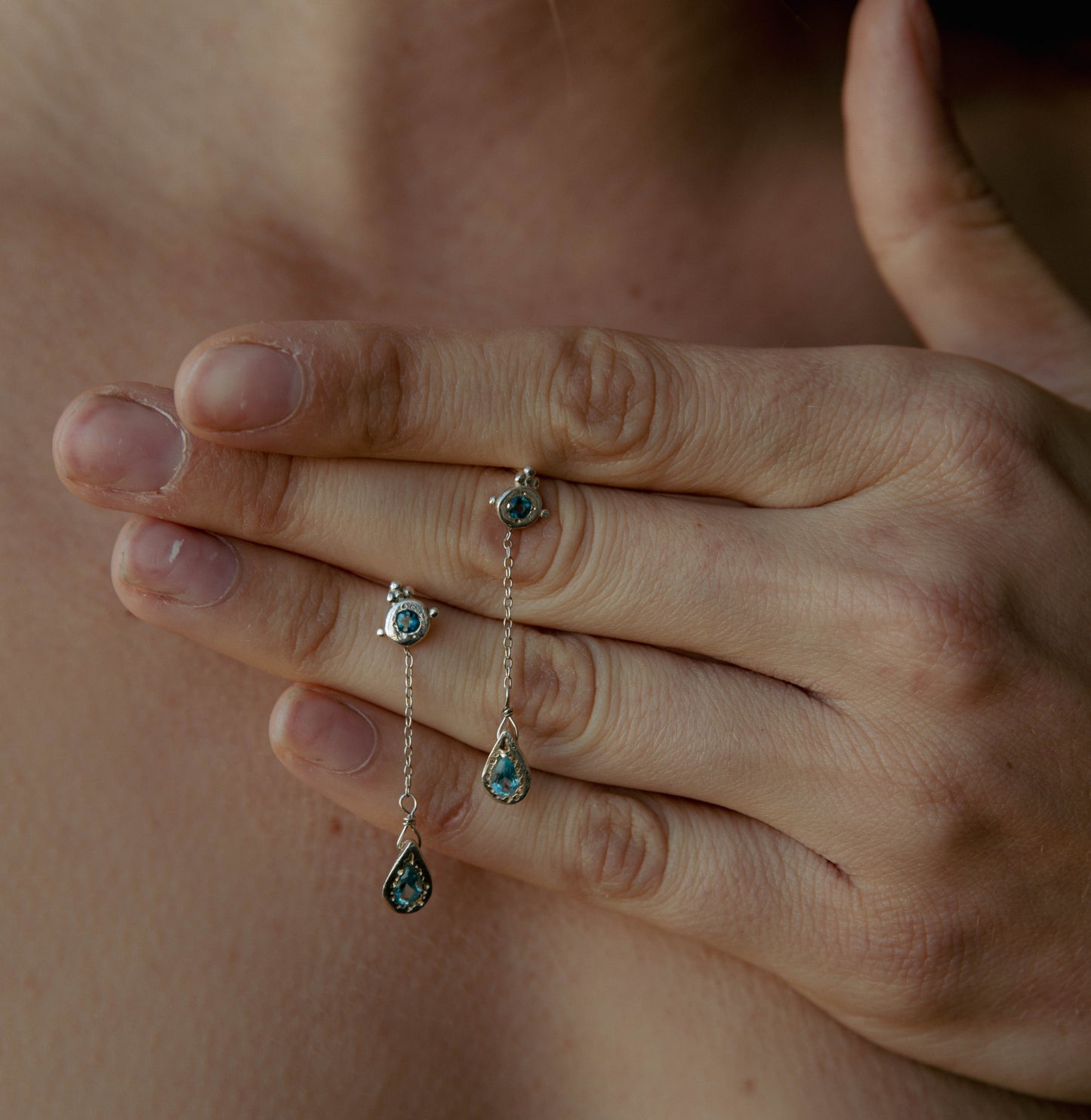 עגילי טיפות כחולות